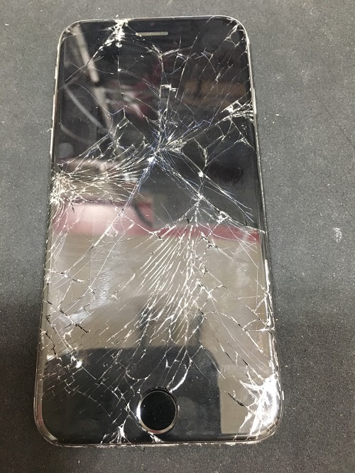 重度破損で画面が映らない（ ; ; ）：機種：iPhone 6s｜修理事例のご紹介